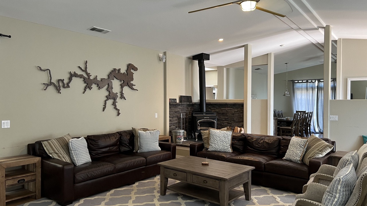 Photo of Livingroom in Oak Shores