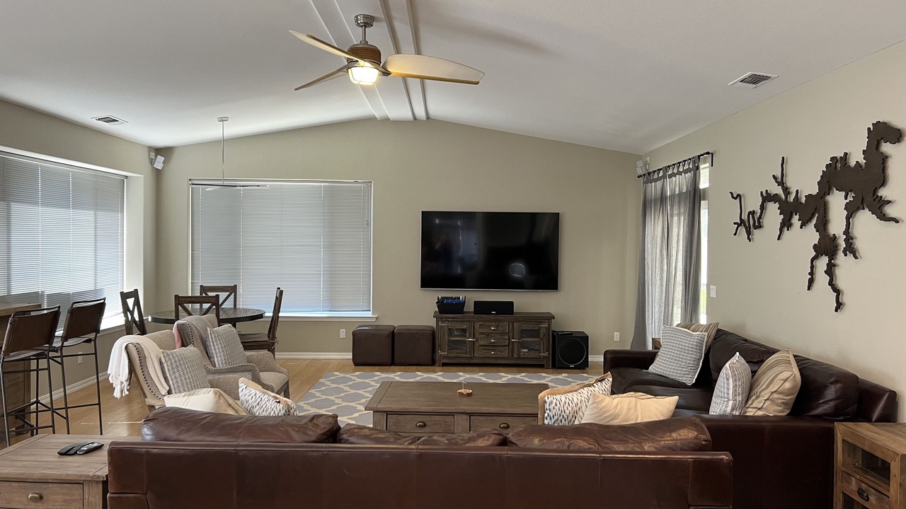 Photo of Livingroom in Oak Shores