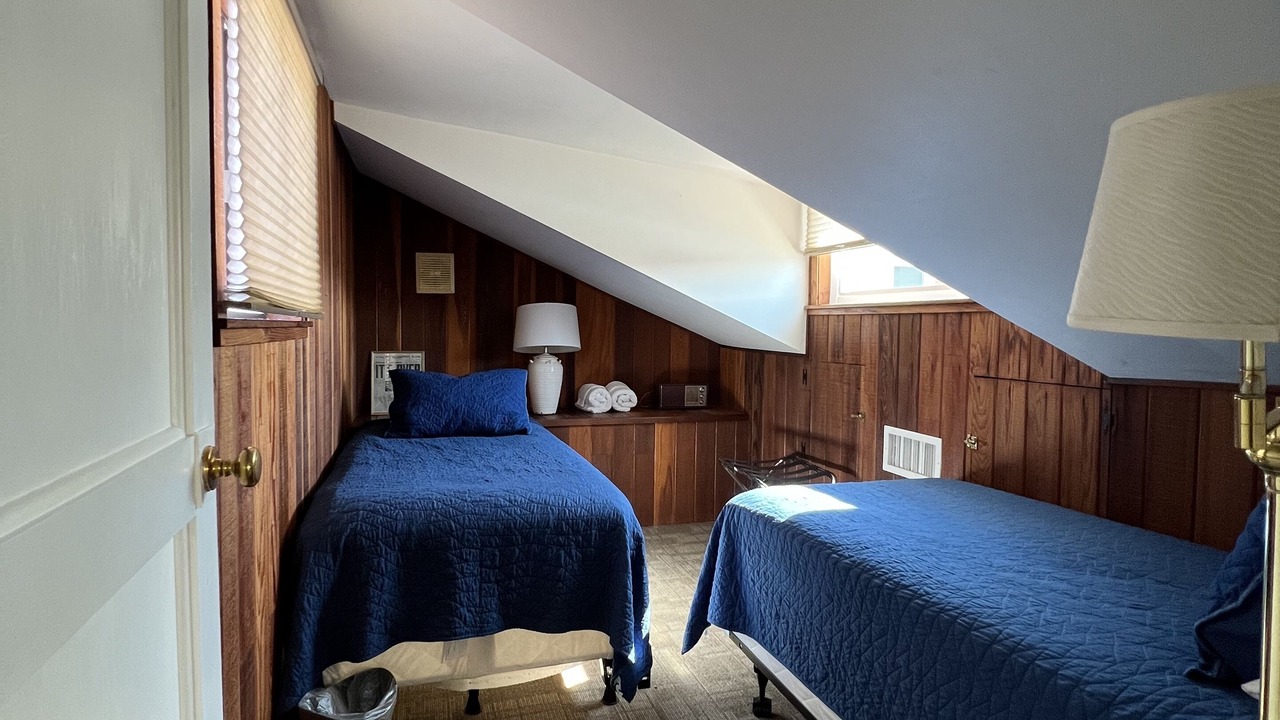 Photo of Bedroom in Oak Shores