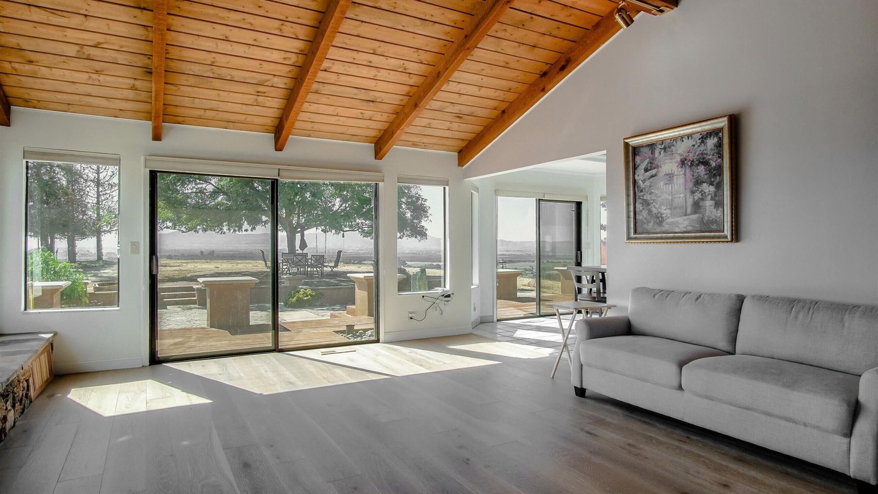 Photo of Livingroom in Hollister