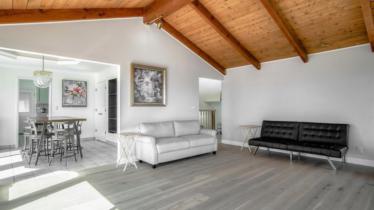 Photo of Livingroom in Hollister