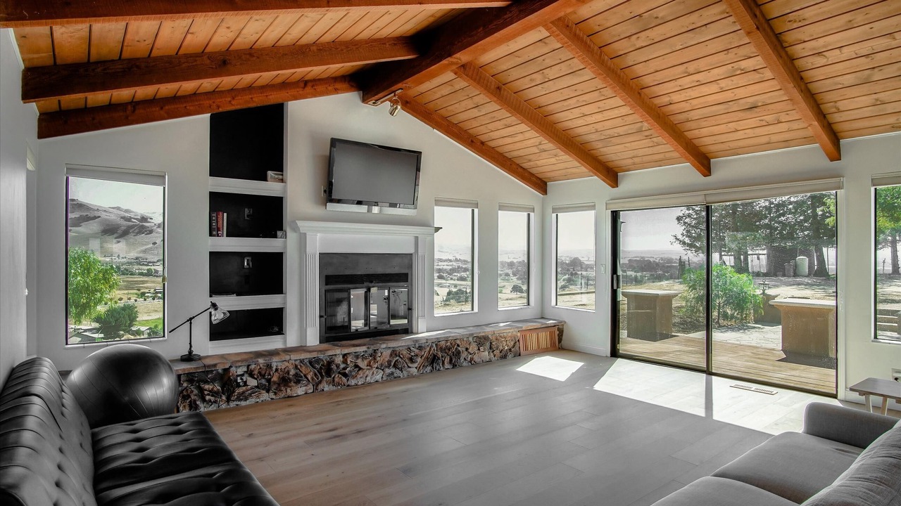 Photo of Livingroom in Hollister