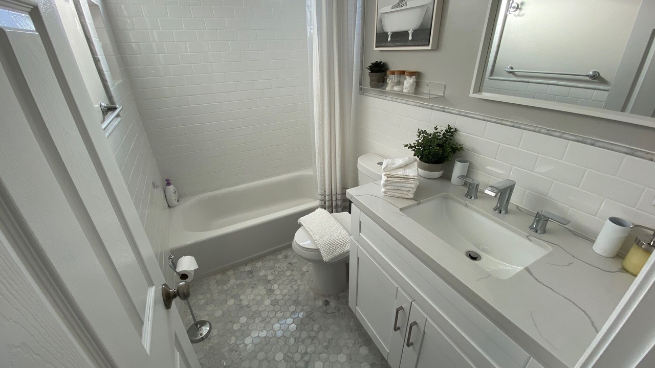Photo of Bathroom in Lincoln Acres