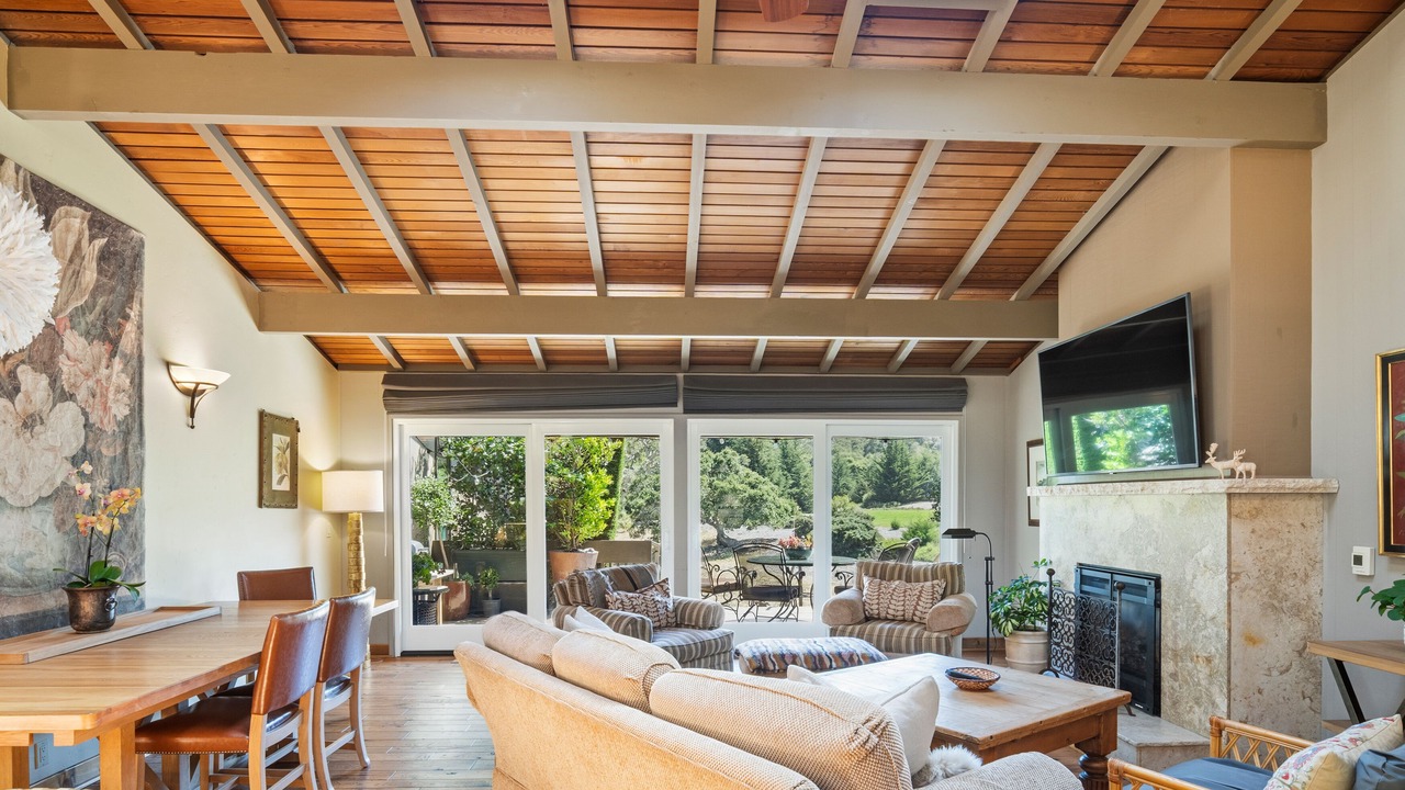 Photo of Livingroom in Quail Lodge