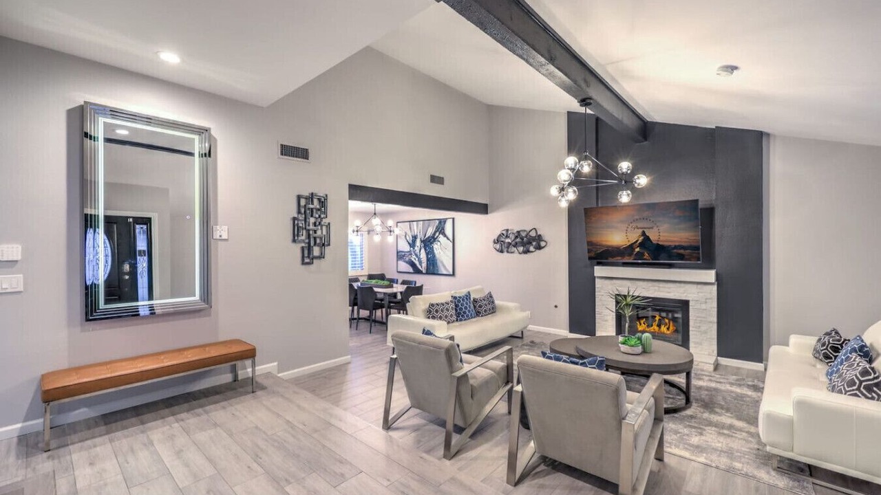Photo of Livingroom in Green Valley North
