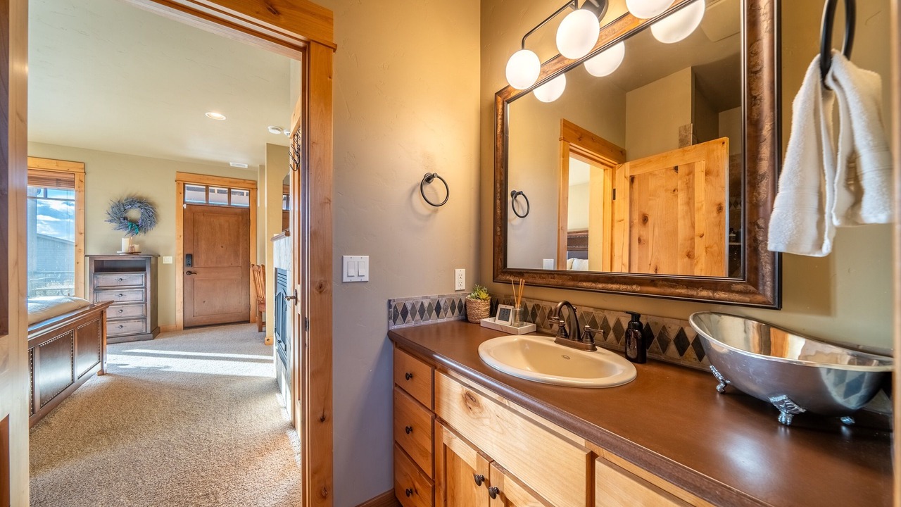 Photo of Bathroom in Powell Butte