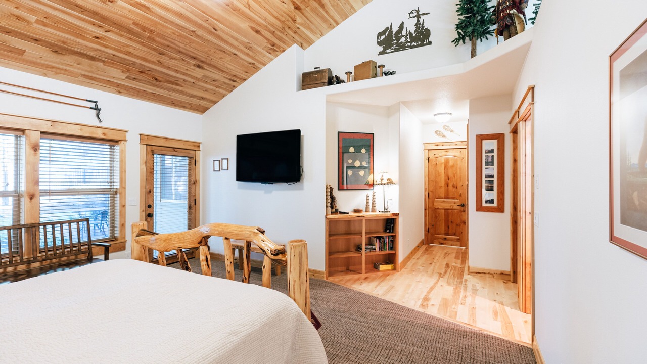 Photo of Bedroom in Sunriver