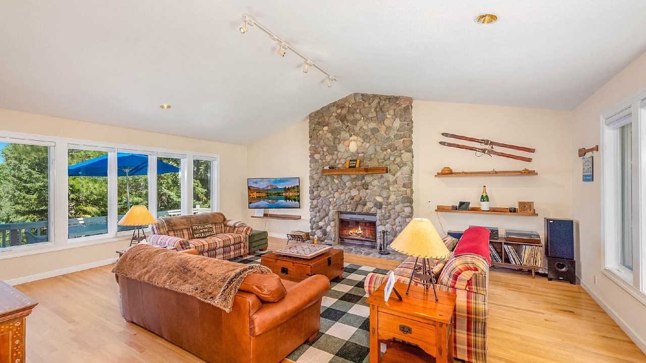 Photo of Livingroom in Lake Almanor West