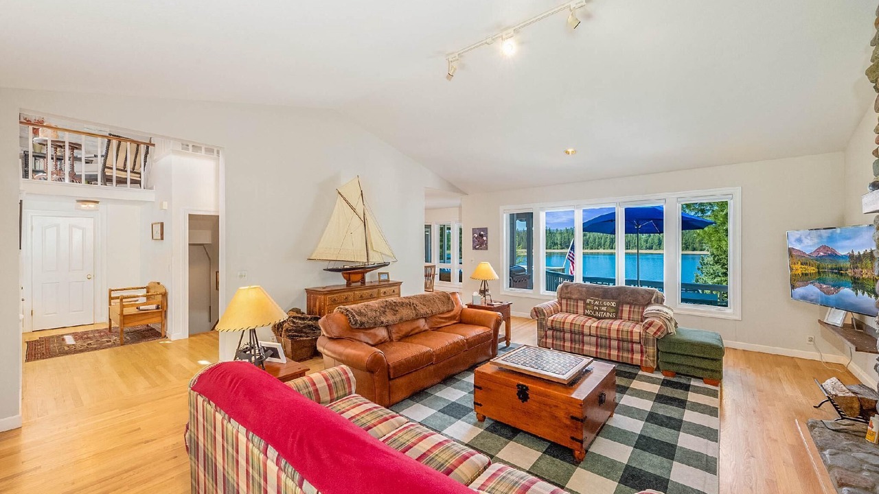 Photo of Livingroom in Lake Almanor West