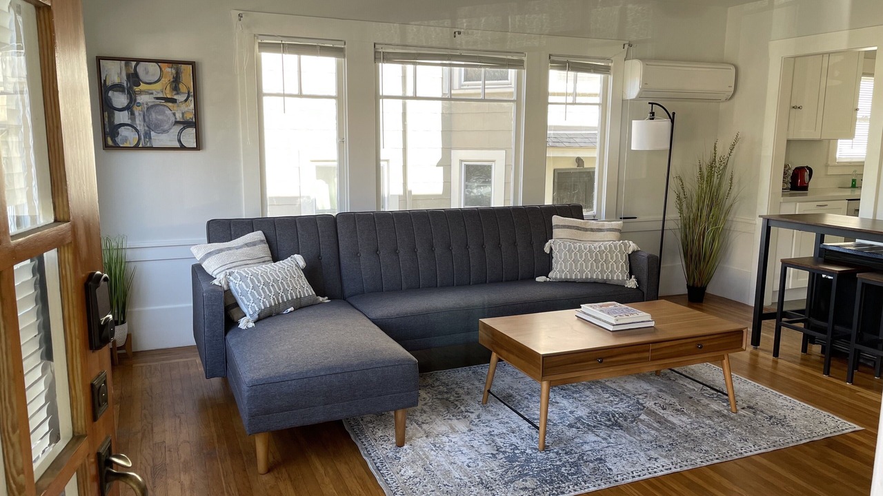 Photo of Livingroom in Piedmont Avenue
