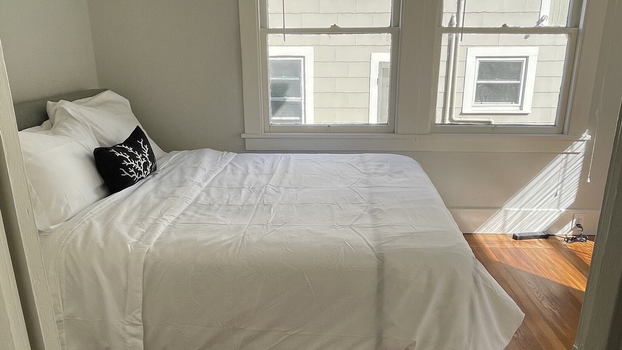 Photo of Bedroom in Piedmont Avenue
