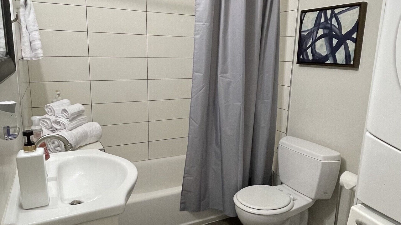 Photo of Bathroom in Piedmont Avenue