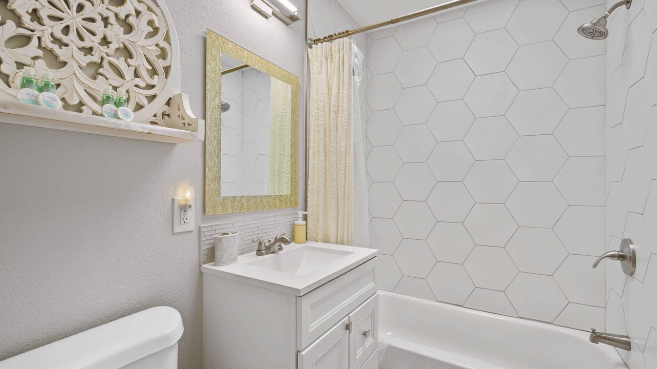 Photo of Bathroom in Central Mission Beach