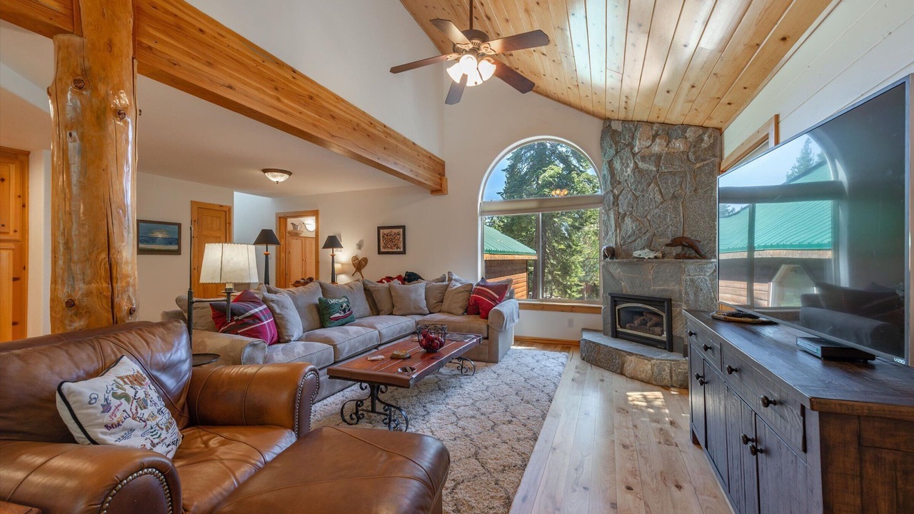 Photo of Livingroom in Truckee