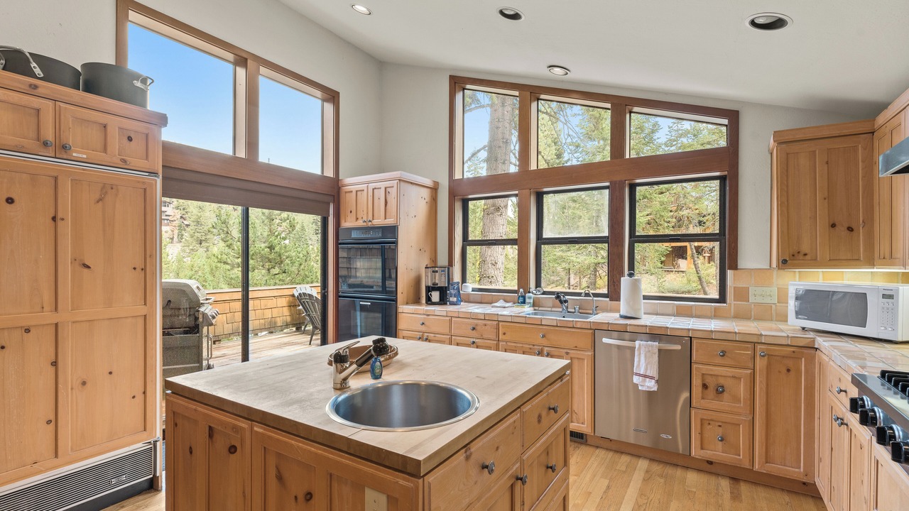 Photo of Kitchen in Alpine Meadows