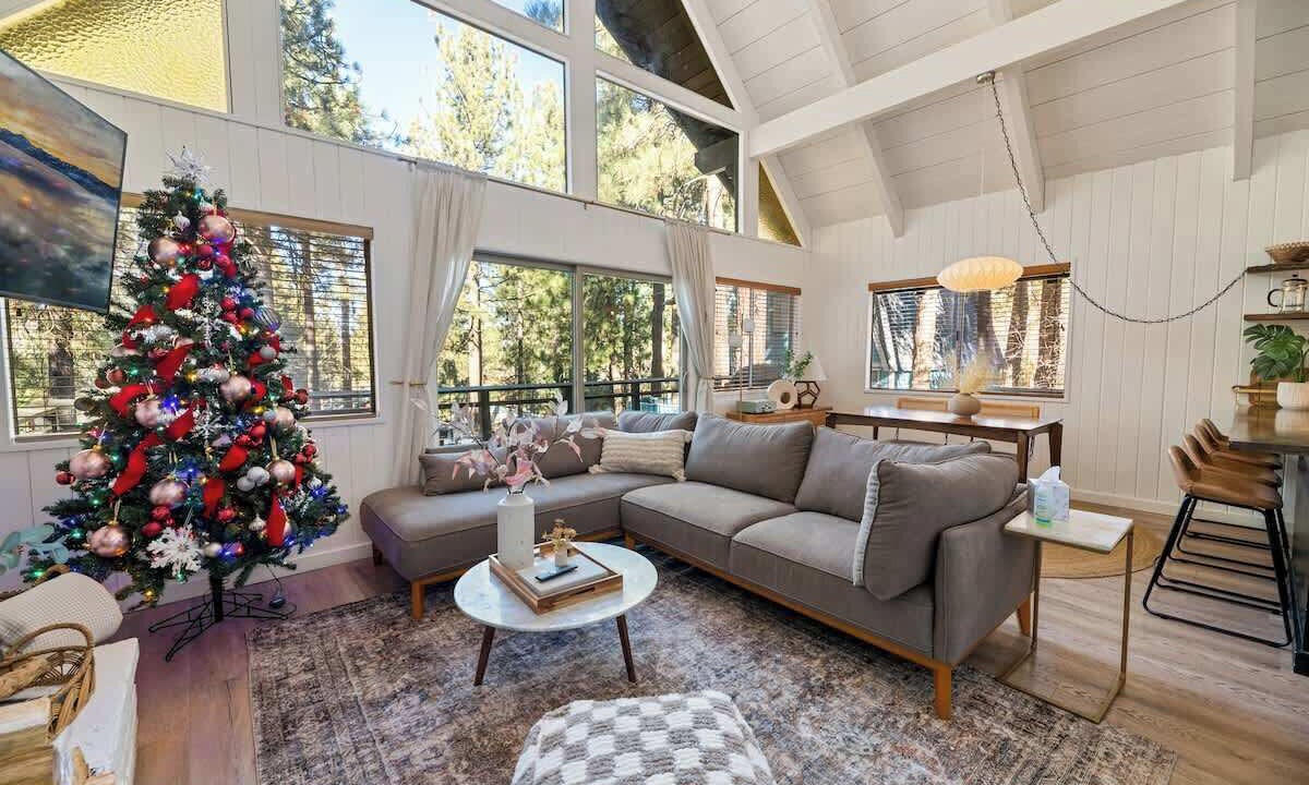 Photo of Livingroom in Upper Moonridge