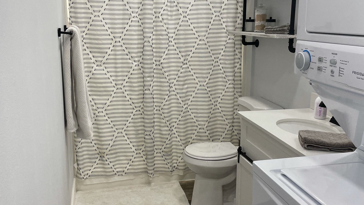 Photo of Bathroom in Red Bluff