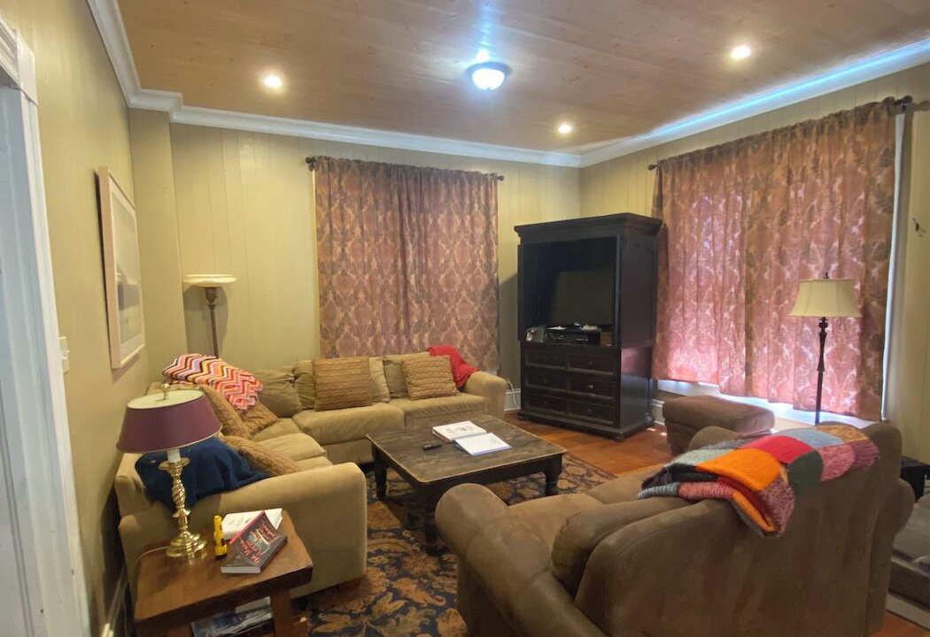 Photo of Livingroom in McCloud