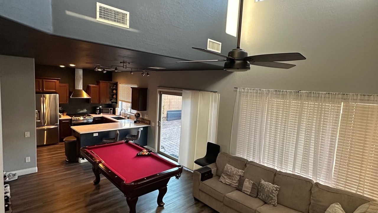 Photo of Livingroom in Enterprise