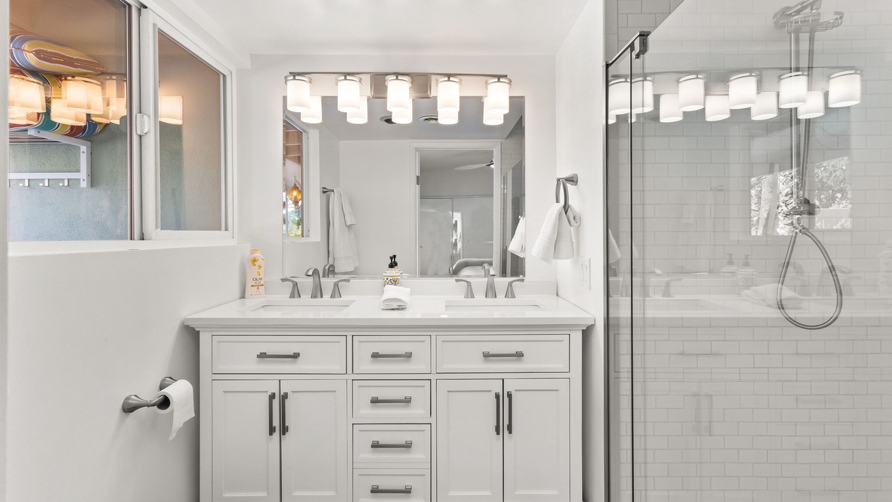 Photo of Bathroom in Araby Commons