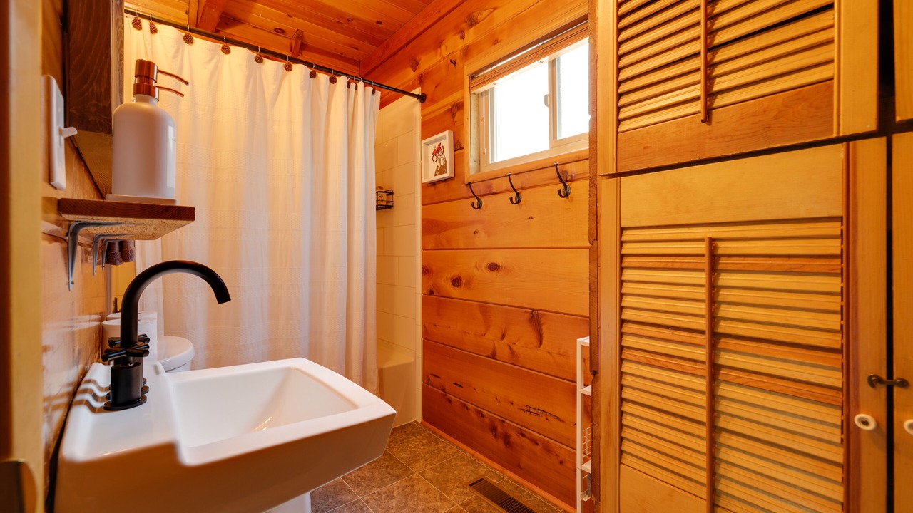 Photo of Bathroom in Dorrington