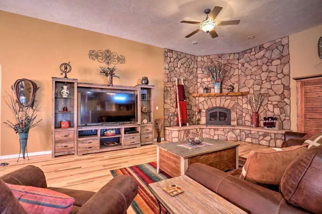 Photo of Livingroom in Hurricane