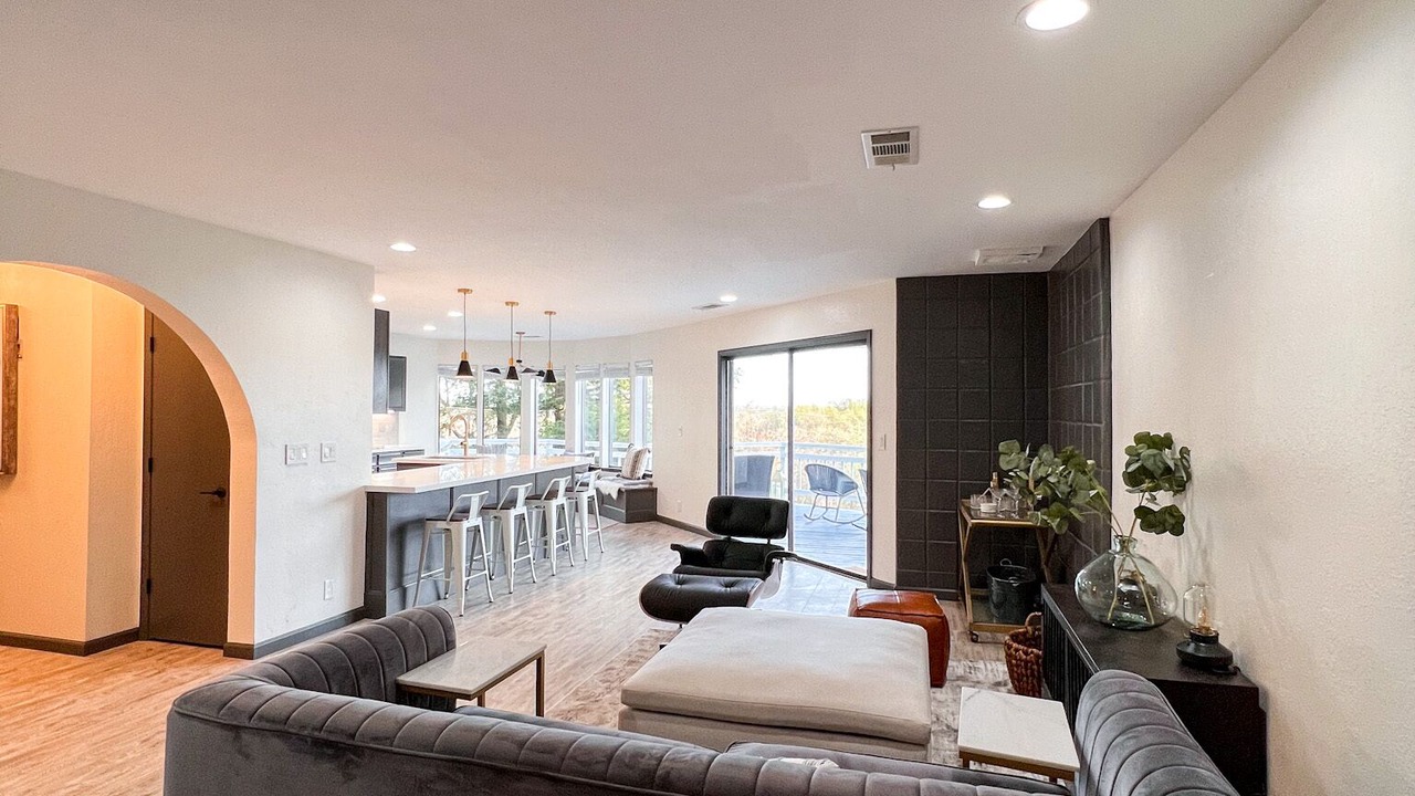 Photo of Livingroom in North Hilltop