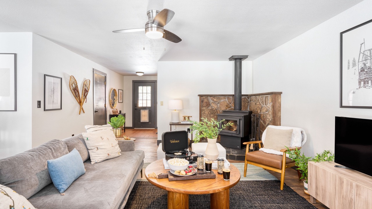 Photo of Livingroom in Deschutes River Woods