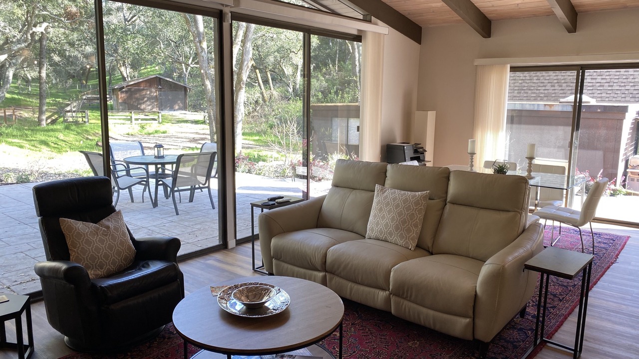 Photo of Livingroom in Central Portola Valley