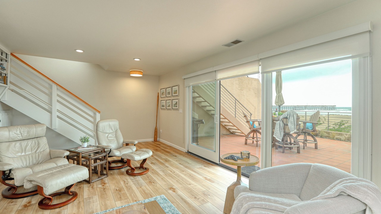 Photo of Livingroom in Downtown