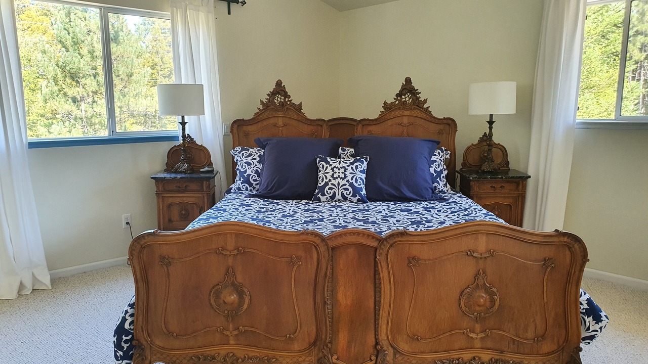 Photo of Bedroom in Gualala