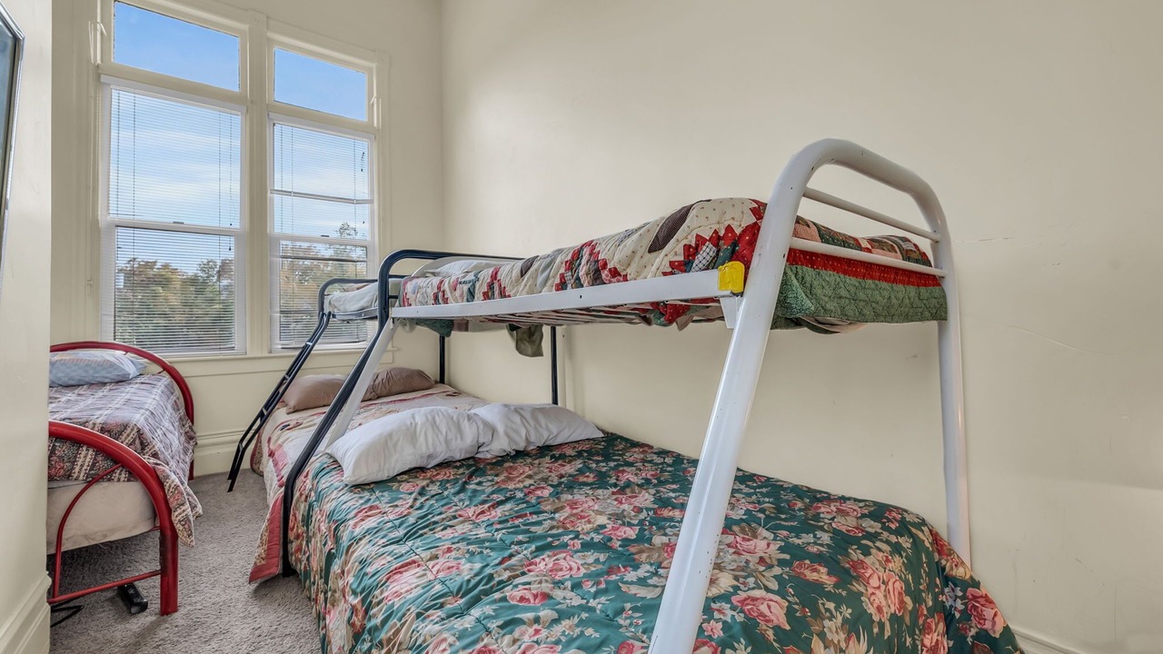 Photo of Bedroom in Junction