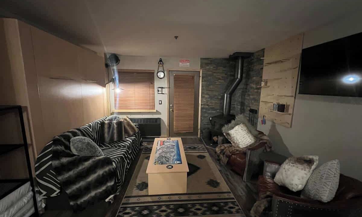 Photo of Livingroom in East Meadows