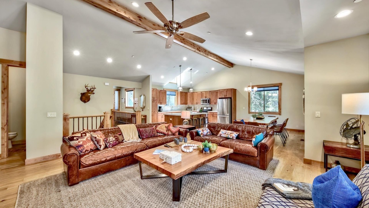 Photo of Livingroom in Kingswood Estates