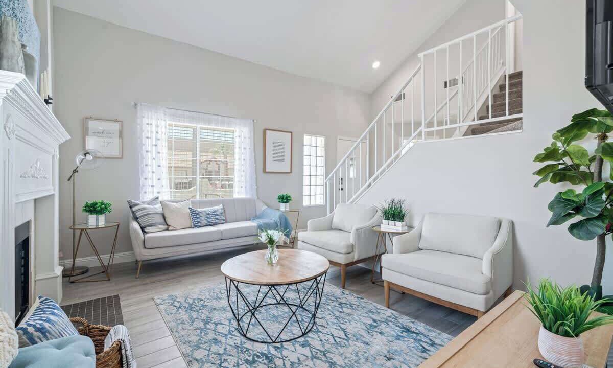 Photo of Livingroom in Highland Hills
