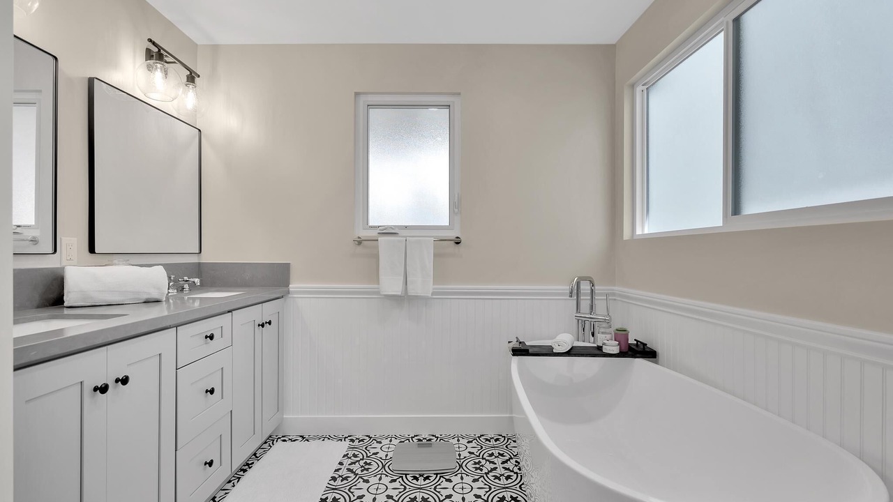 Photo of Bathroom in Corona del Mar