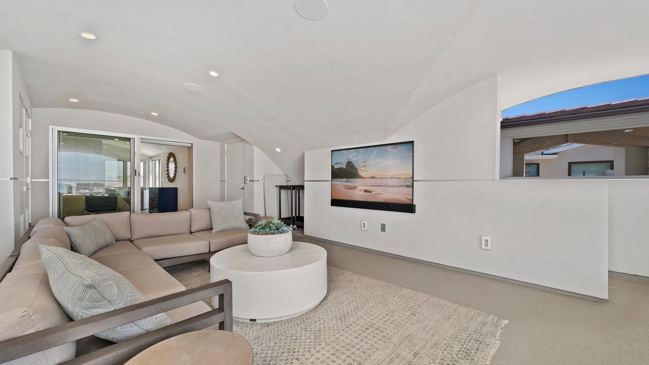 Photo of Livingroom in West Newport
