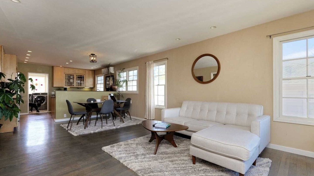 Photo of Livingroom in Oakland
