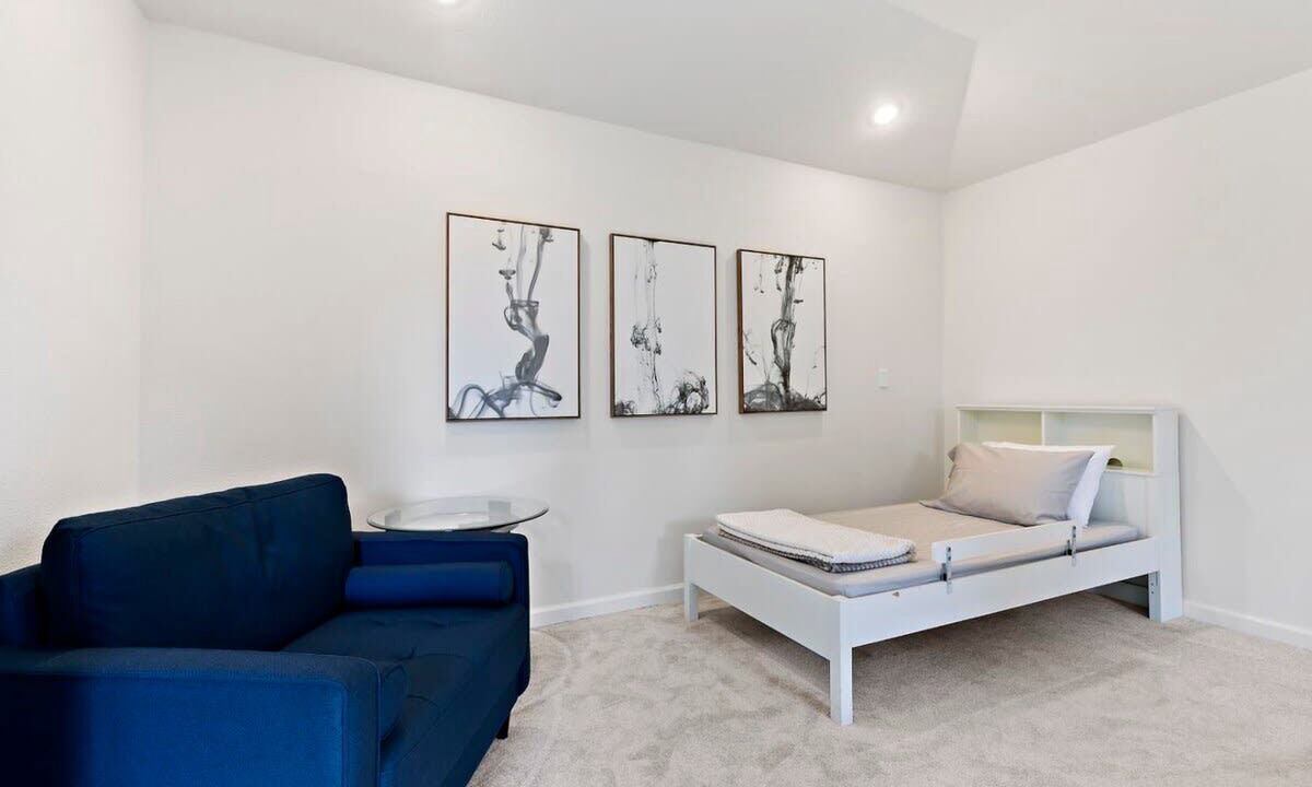 Photo of Livingroom in Loyola
