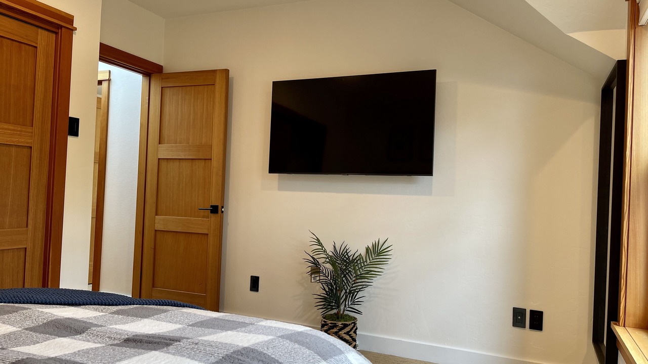 Photo of Bedroom in Amazon