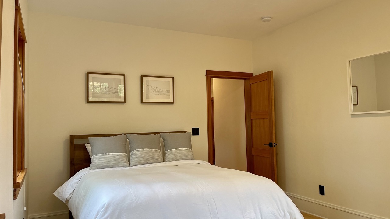 Photo of Bedroom in Amazon
