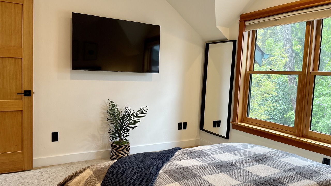 Photo of Bedroom in Amazon