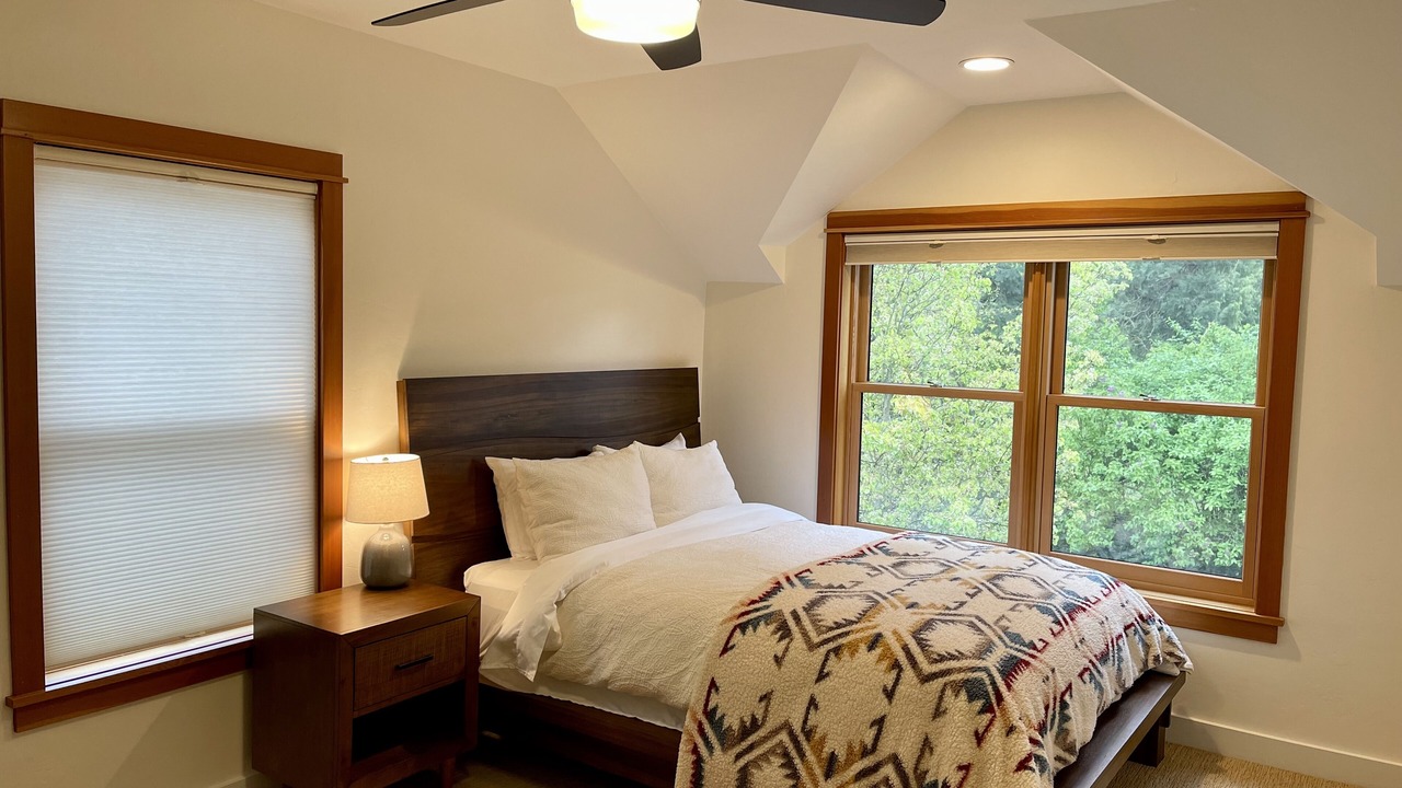 Photo of Bedroom in Amazon