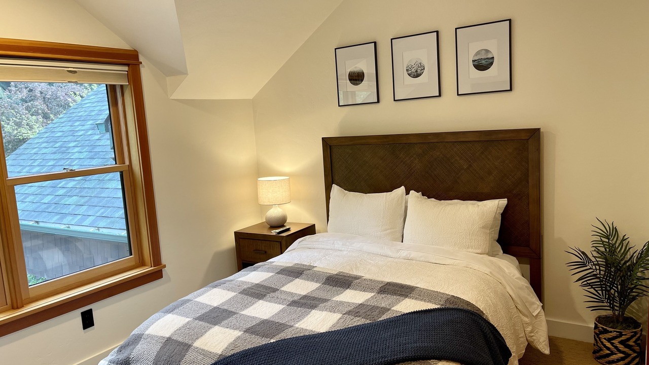 Photo of Bedroom in Amazon