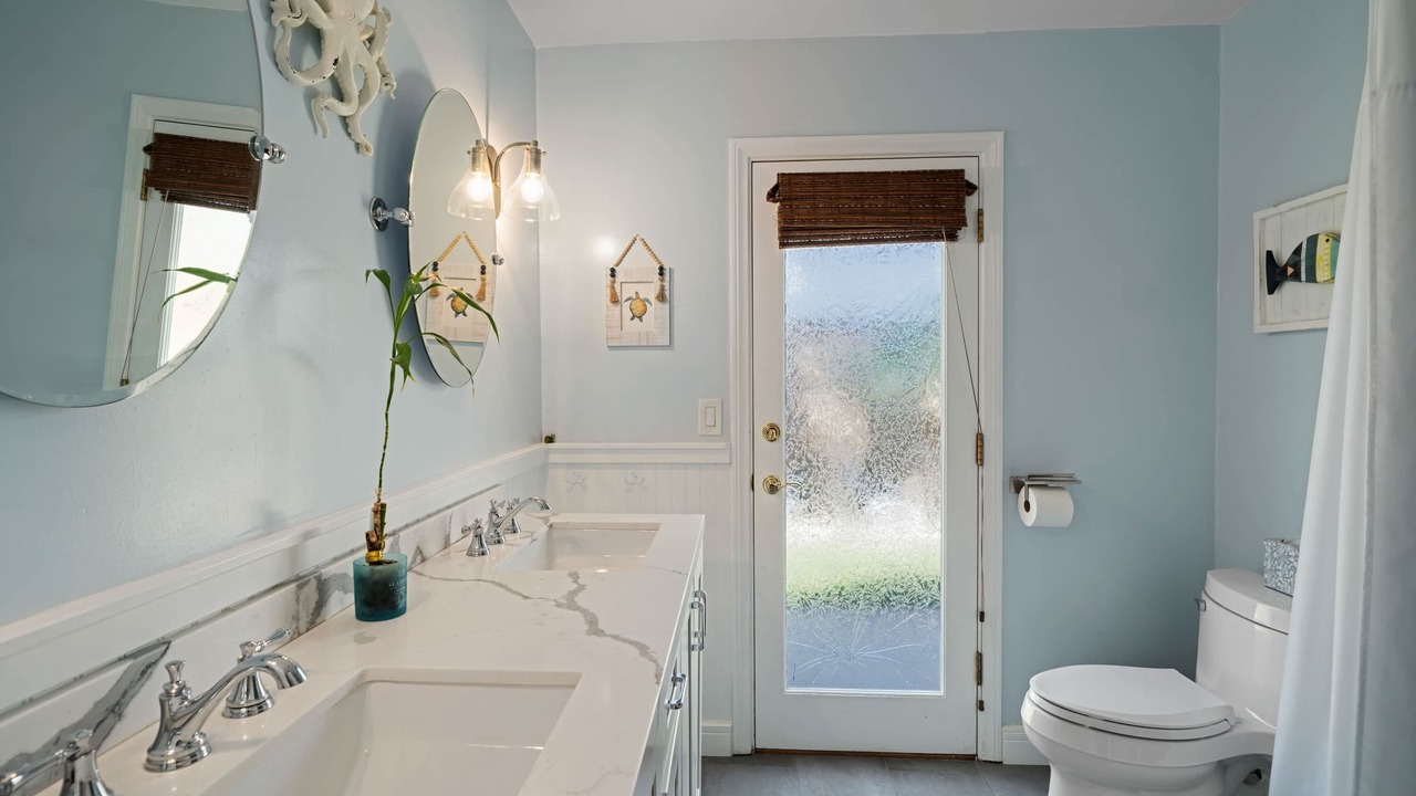 Photo of Bathroom in Huntington Beach