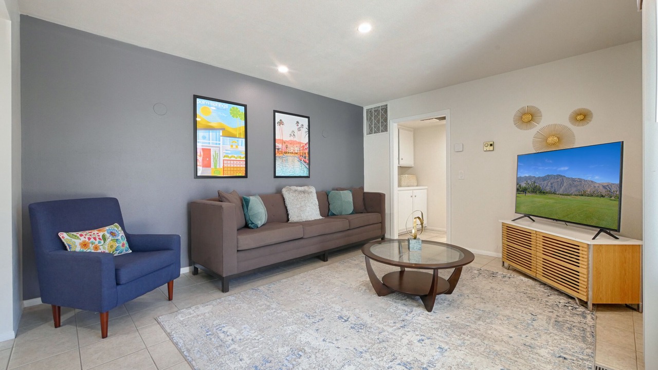 Photo of Livingroom in Desert Park Estates