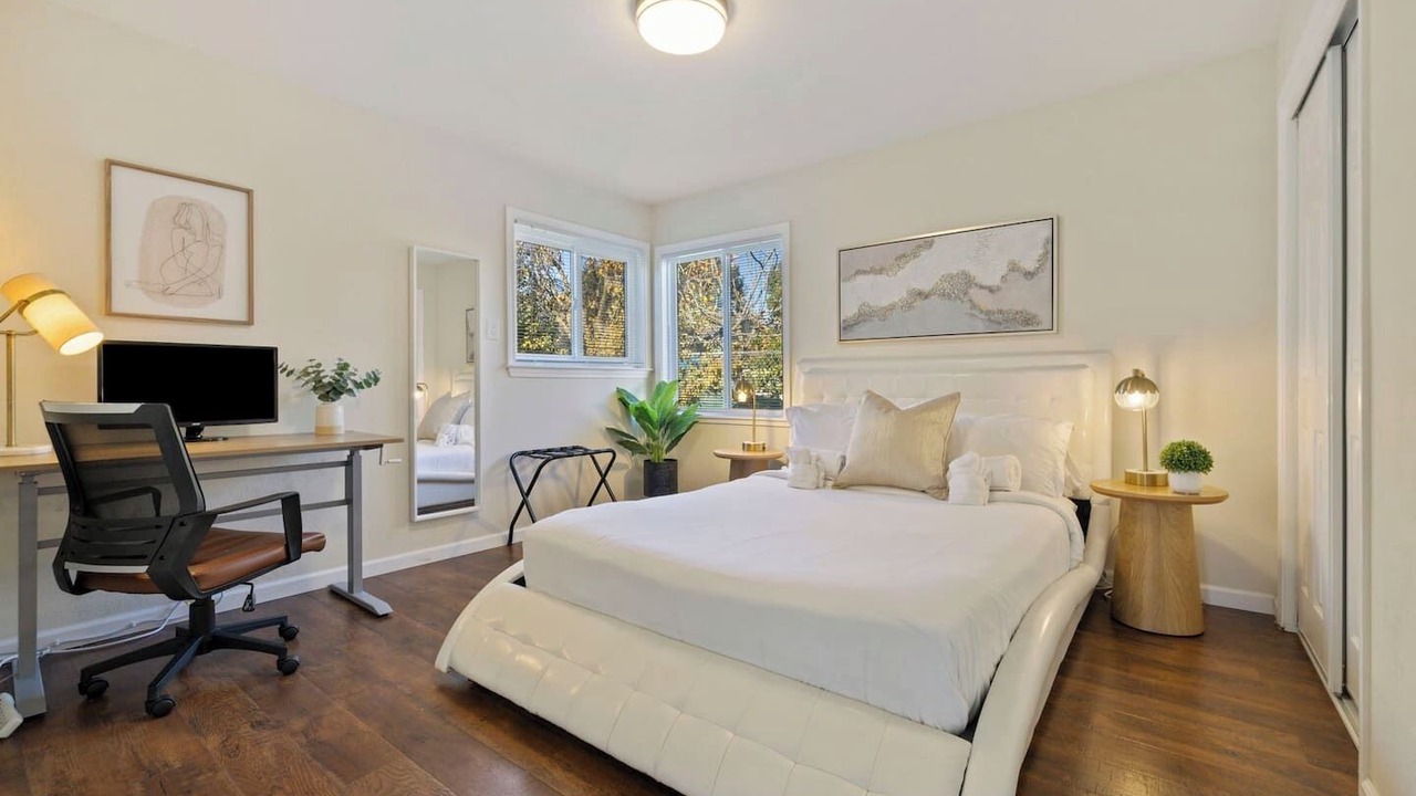 Photo of Bedroom in East Palo Alto