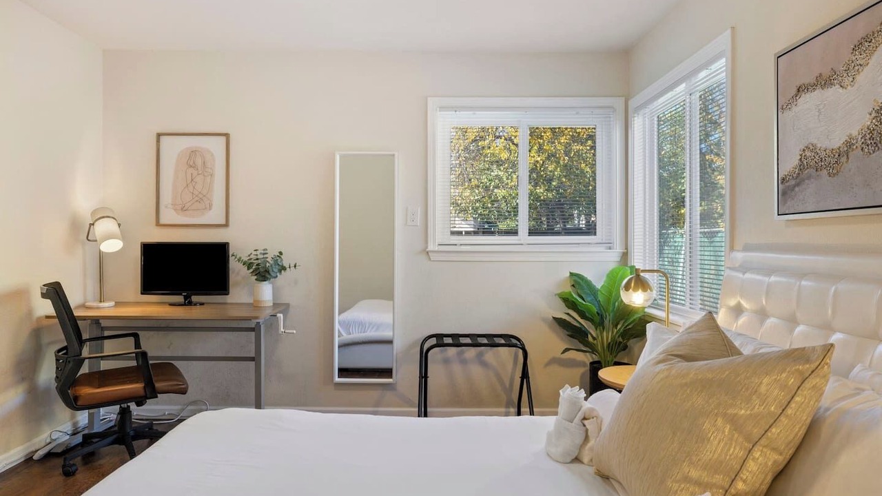 Photo of Bedroom in East Palo Alto