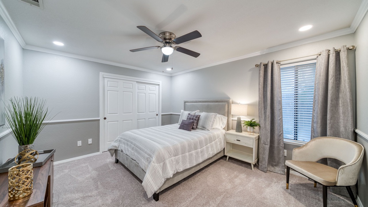 Photo of Bedroom in Raisin