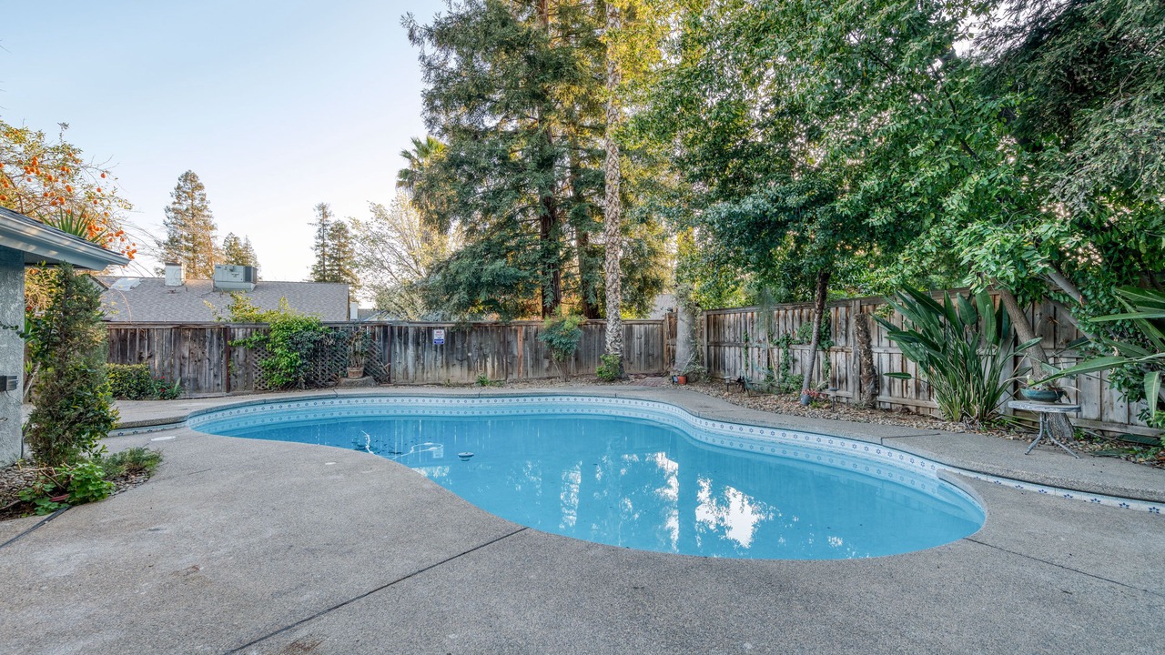 Photo of Outdoor in Raisin